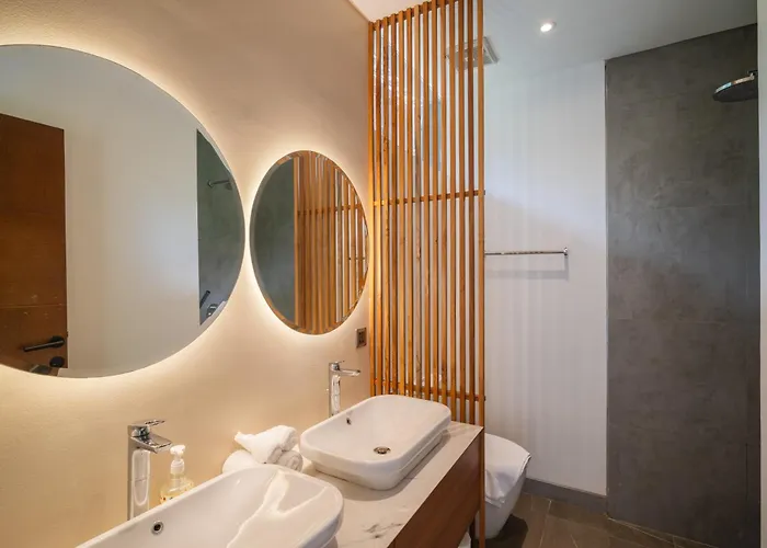 Contemporary 5Br Luxury Villa Just 400M To The Sea 別荘