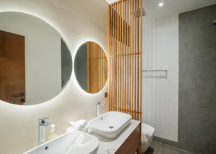 Contemporary 5Br Luxury Villa Just 400M To The Sea Canggu (Bali)